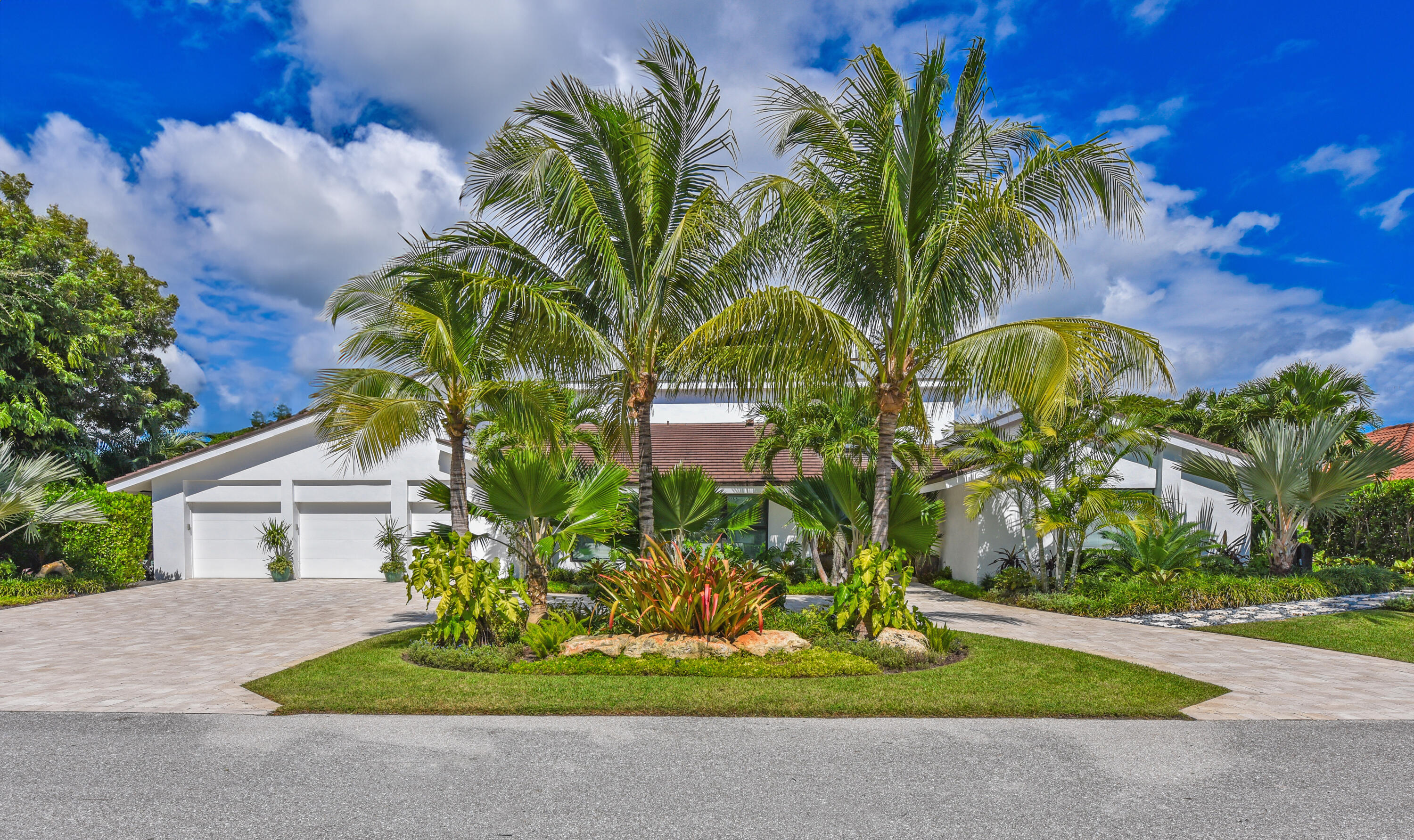 4561 OAK TREE Court