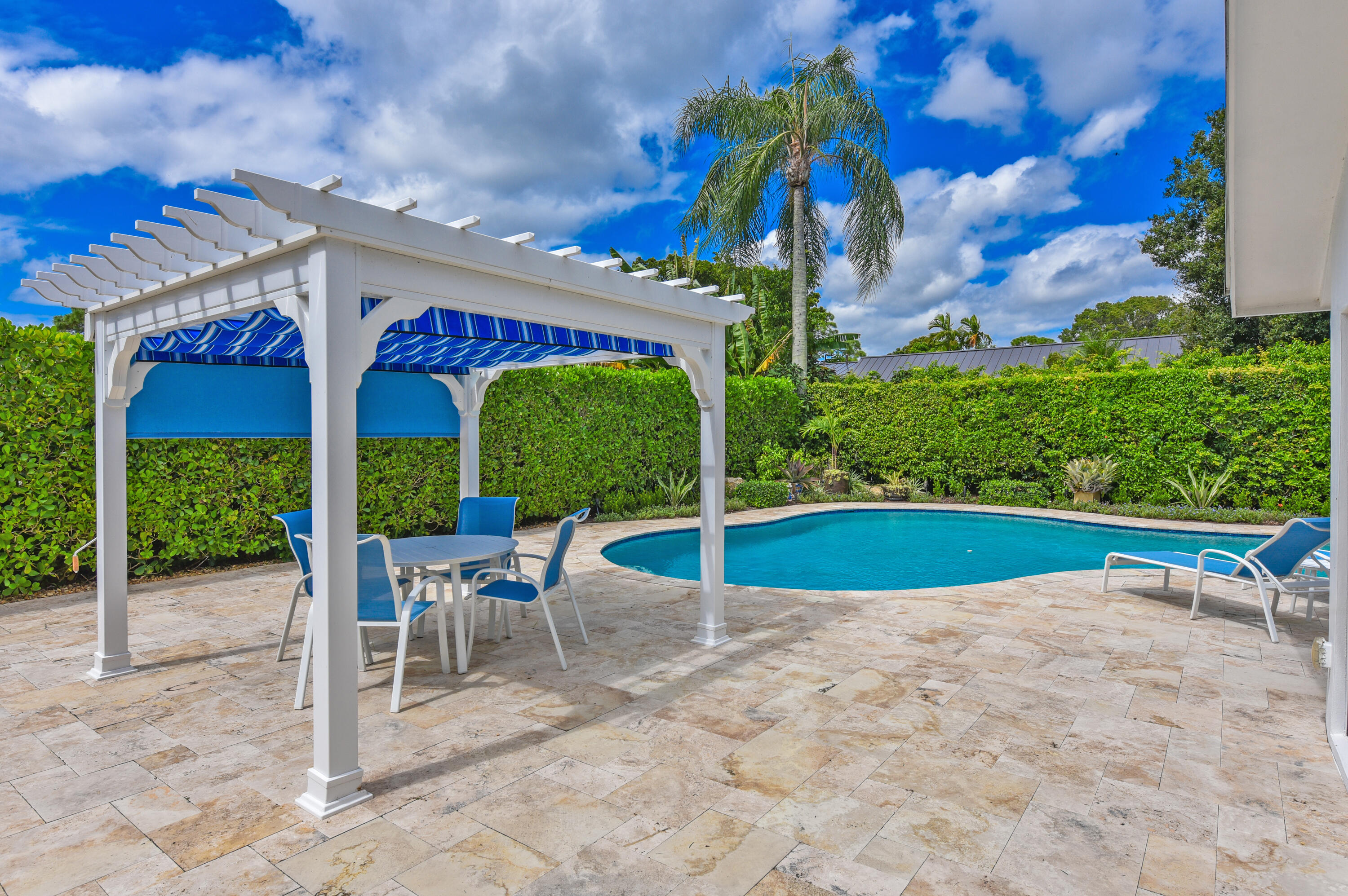 4561 OAK TREE Court