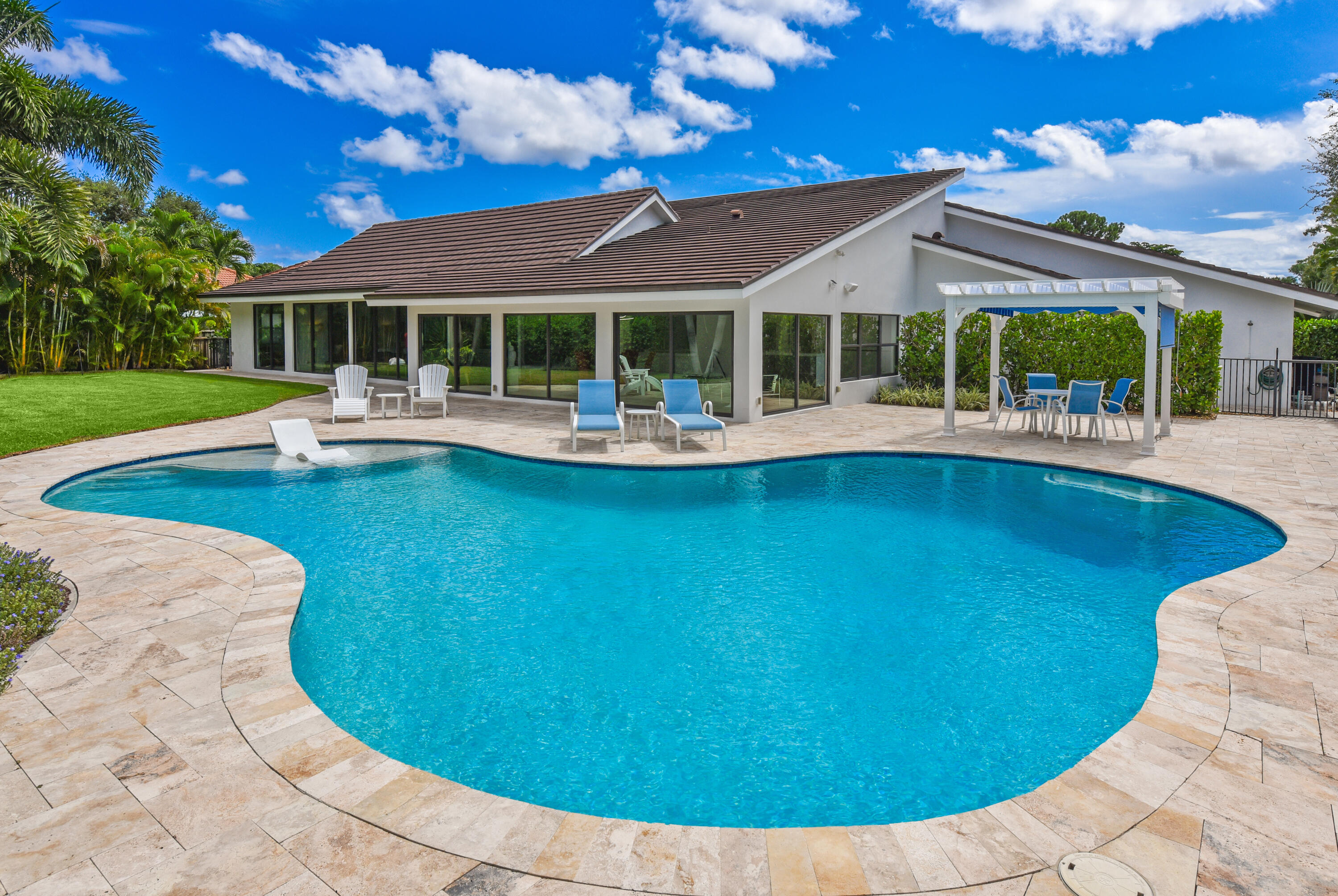 4561 OAK TREE Court