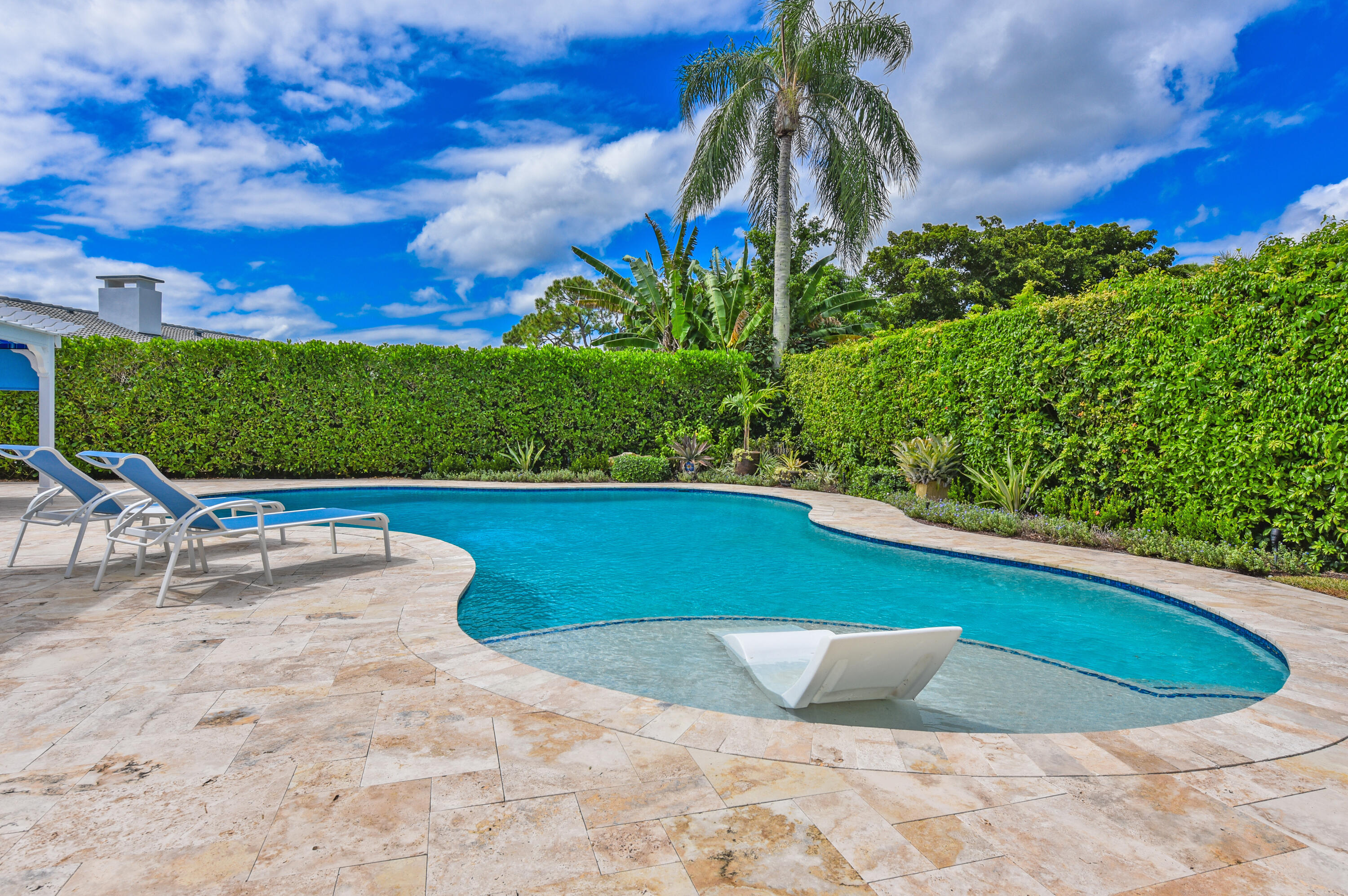 4561 OAK TREE Court
