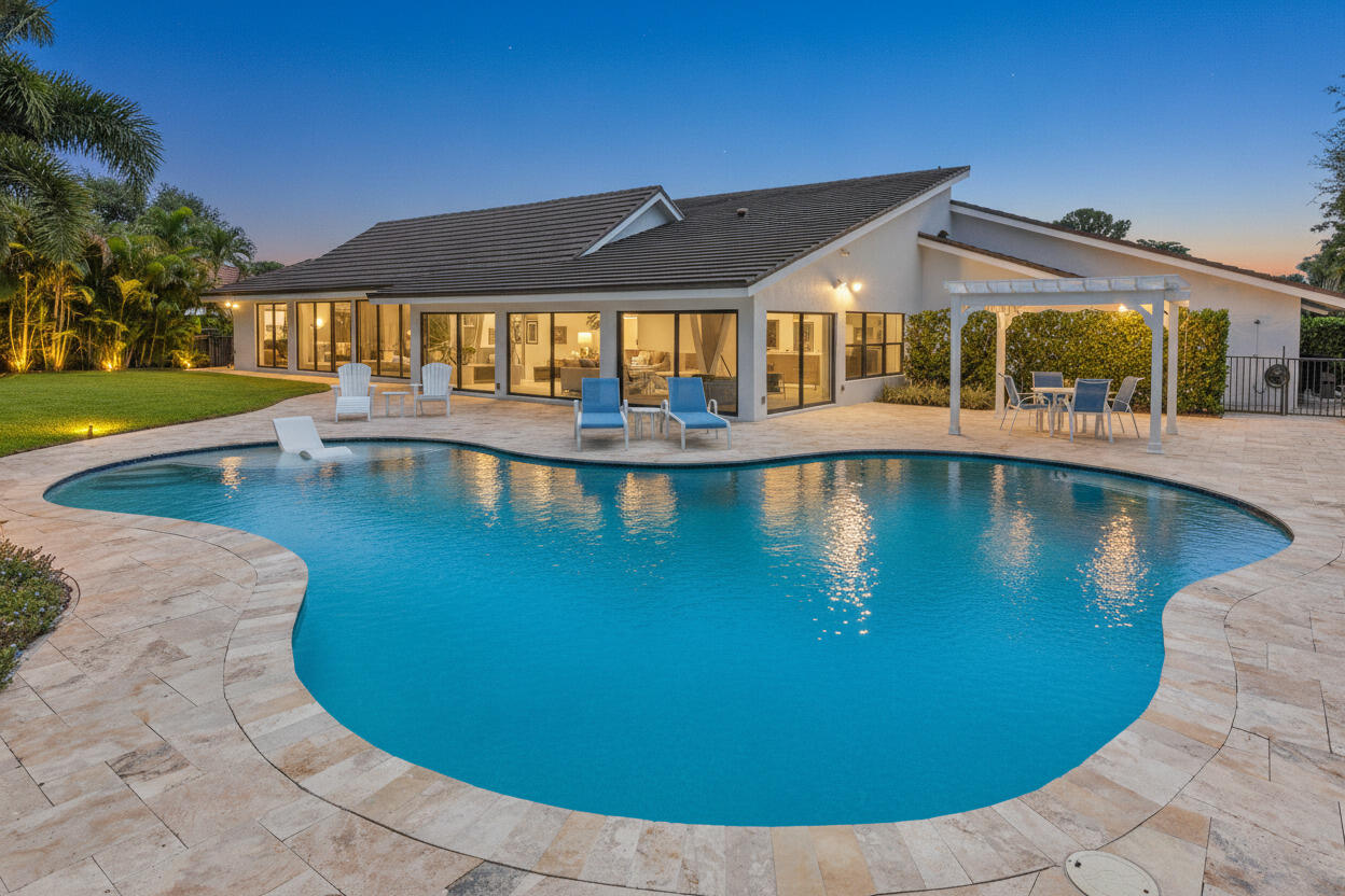 4561 OAK TREE Court