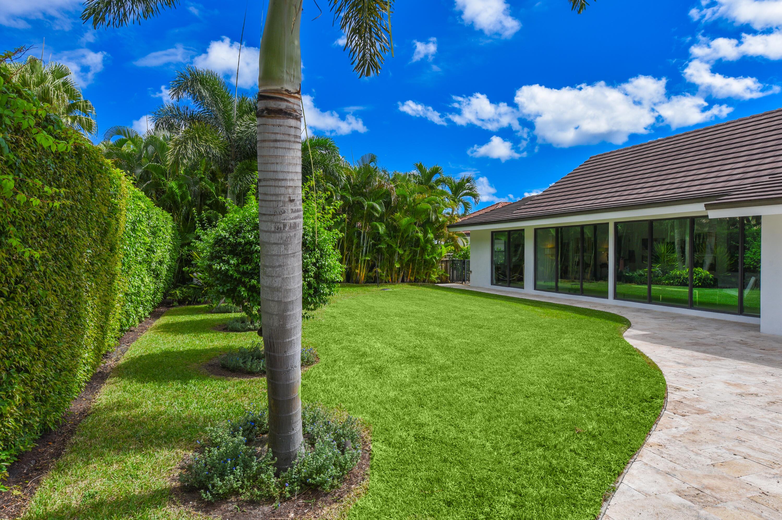 4561 OAK TREE Court