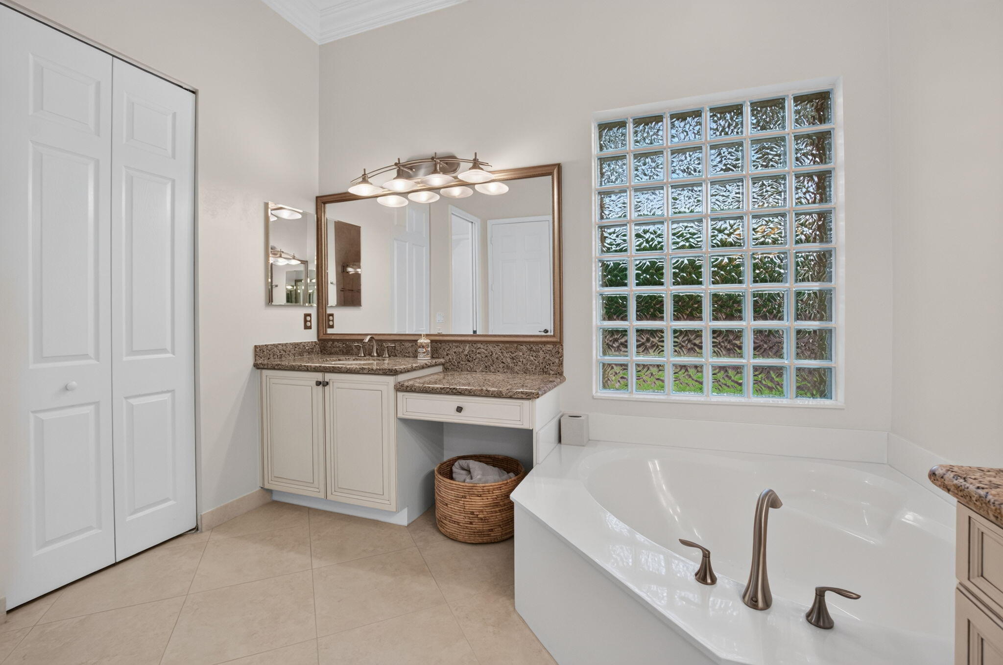 9088 Ribbons Ridge Point