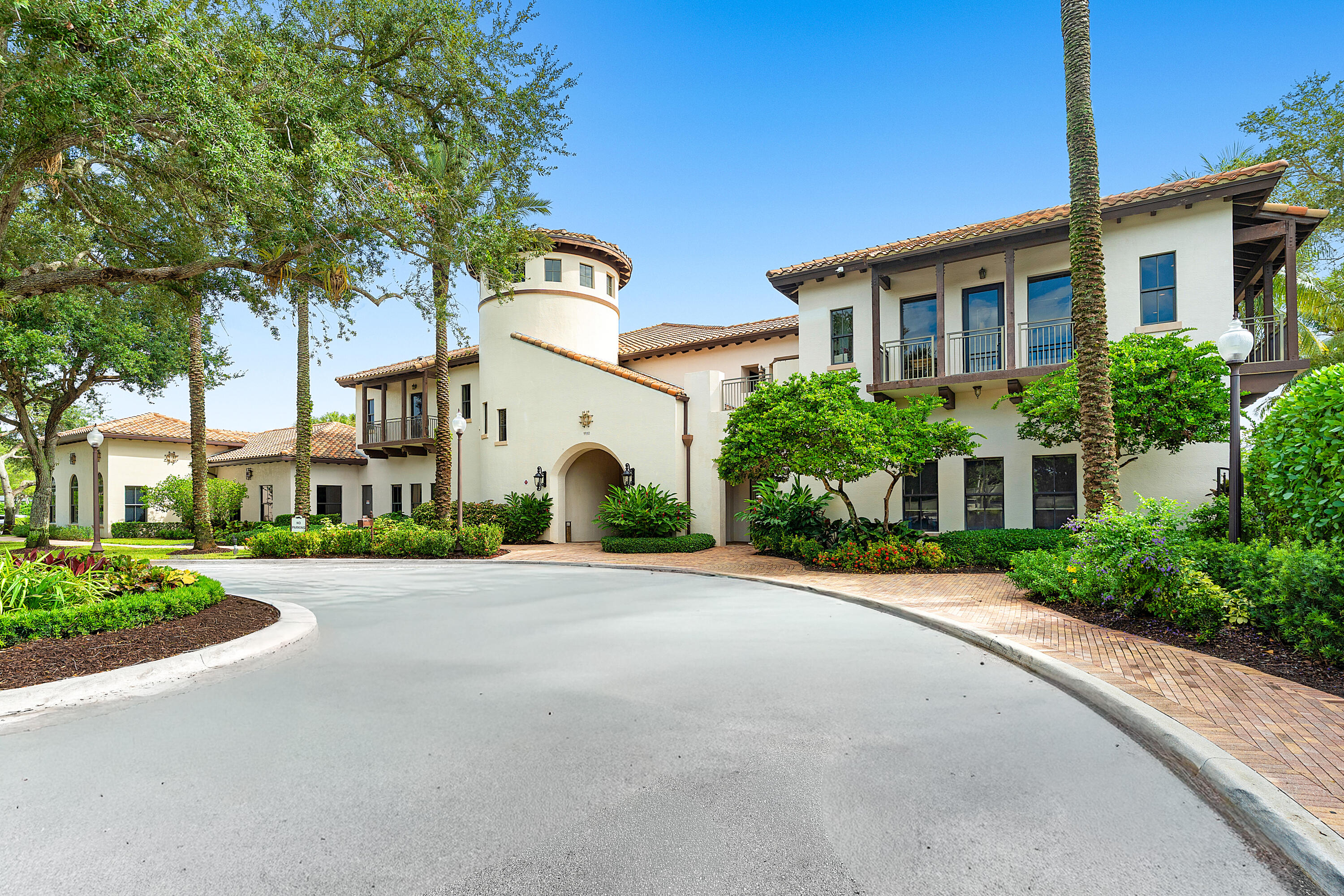 17963 LAKE AZURE Way