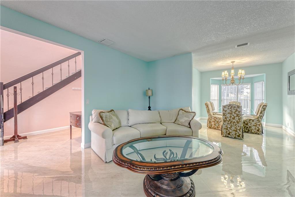 12221 Quilting Lane