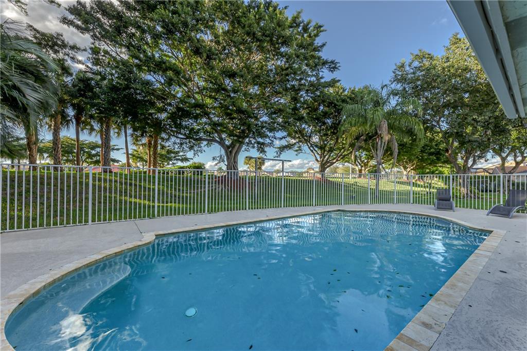 12221 Quilting Lane