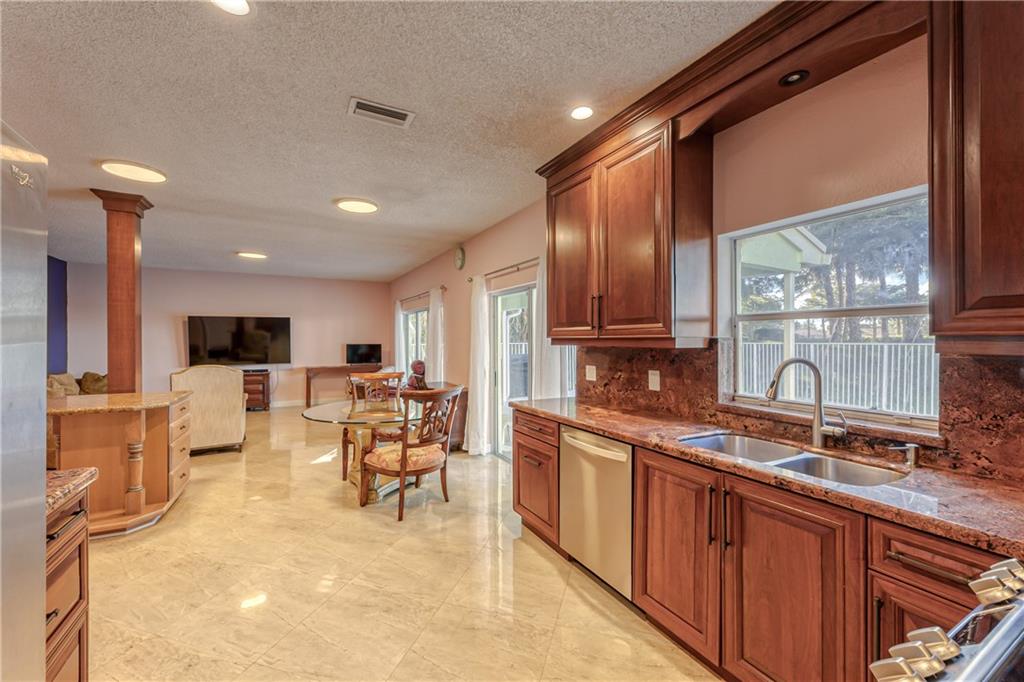 12221 Quilting Lane