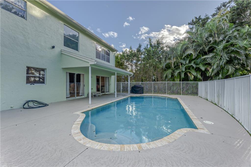 12221 Quilting Lane