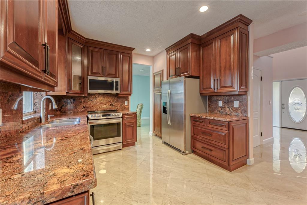12221 Quilting Lane