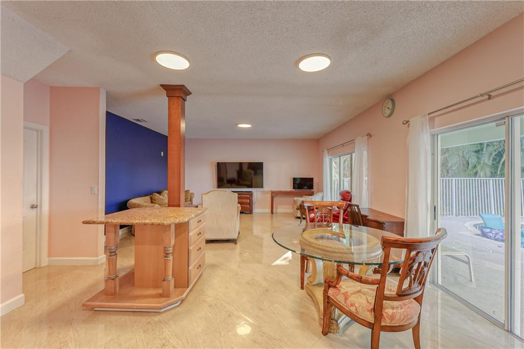 12221 Quilting Lane