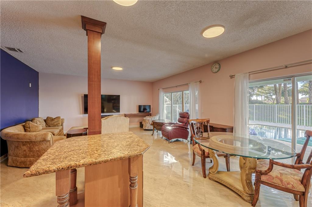 12221 Quilting Lane
