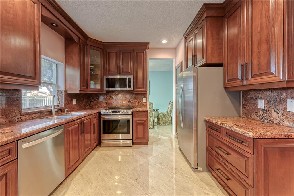 12221 Quilting Lane