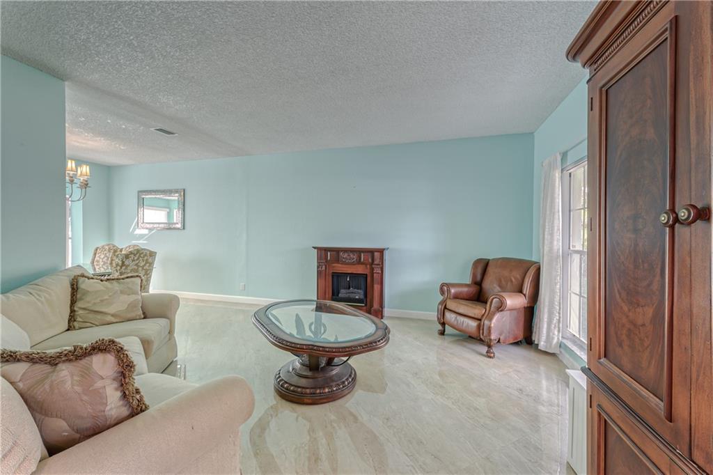 12221 Quilting Lane