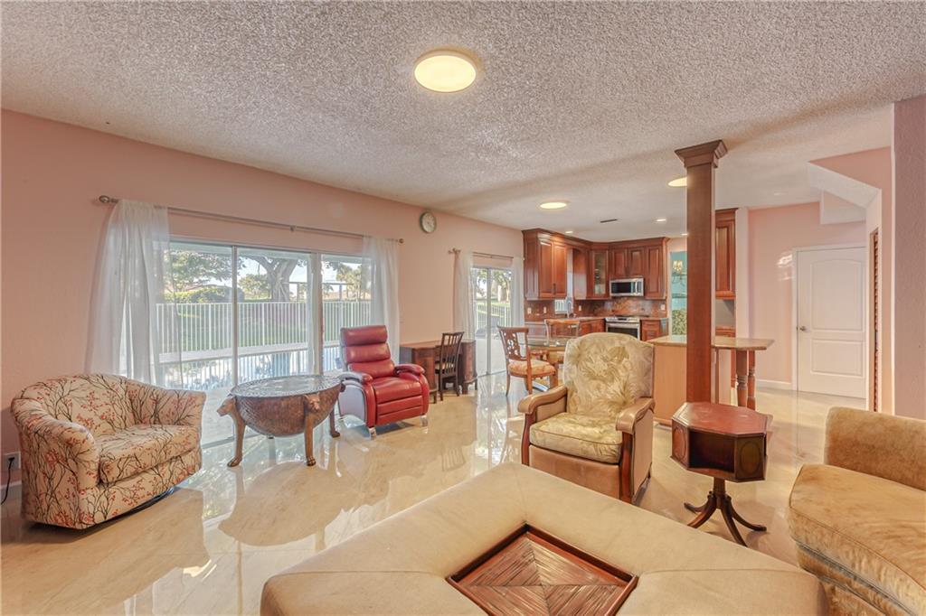 12221 Quilting Lane