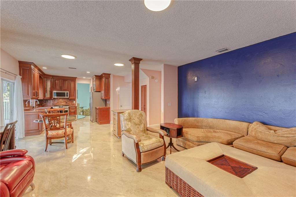 12221 Quilting Lane