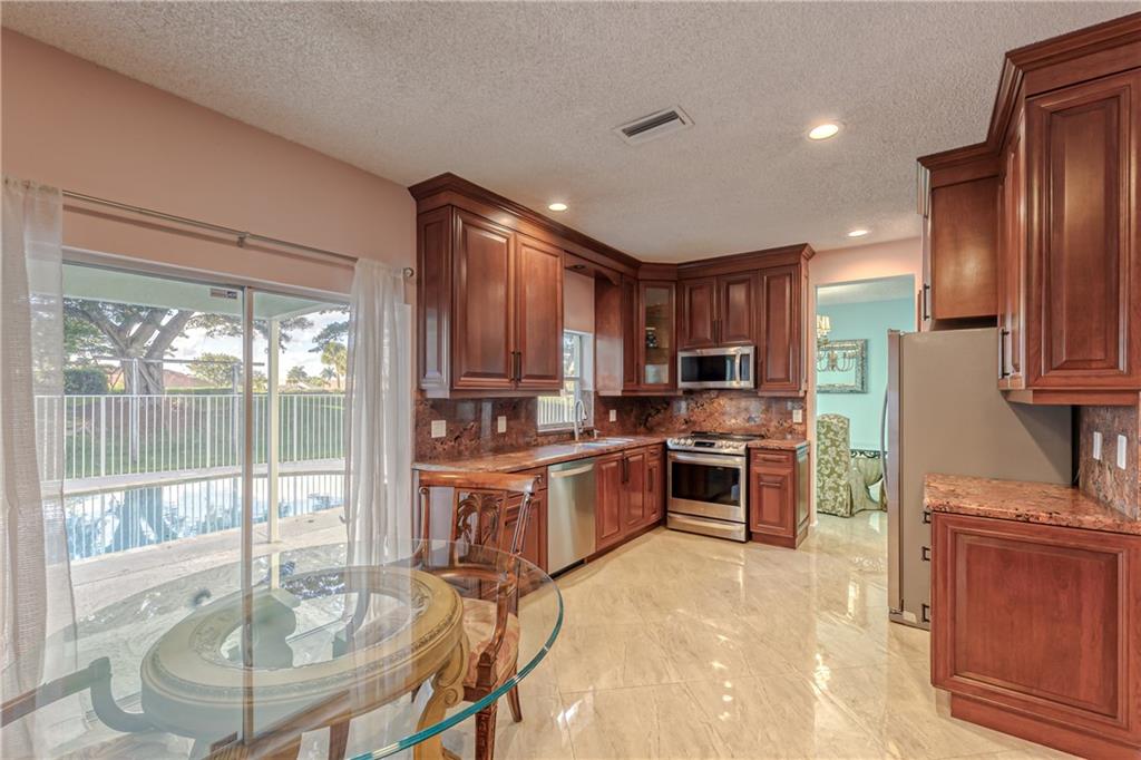 12221 Quilting Lane