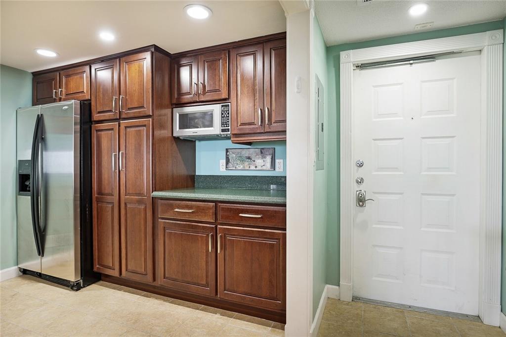 3150 N Palm Aire Dr Unit: 908