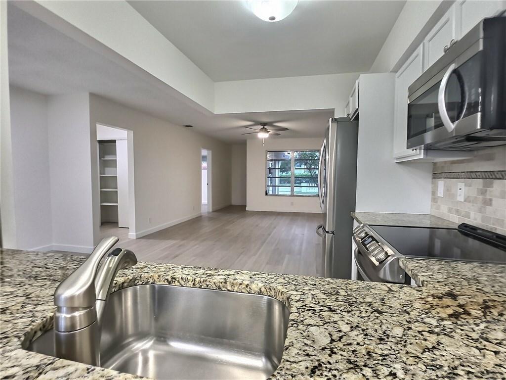 521 SE 15th St