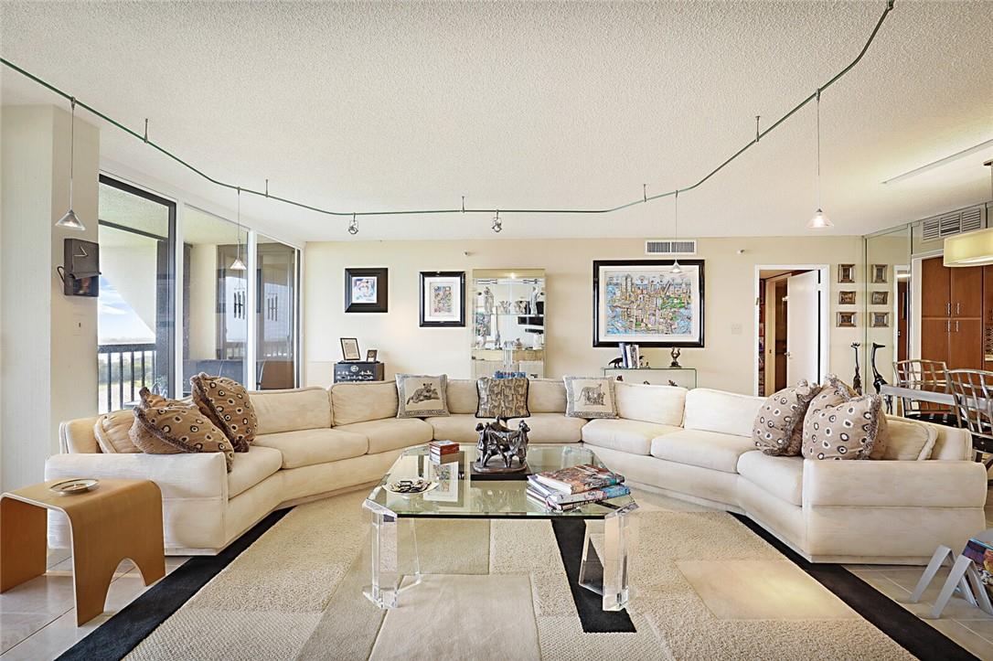 2480 Presidential Way Unit: 1903