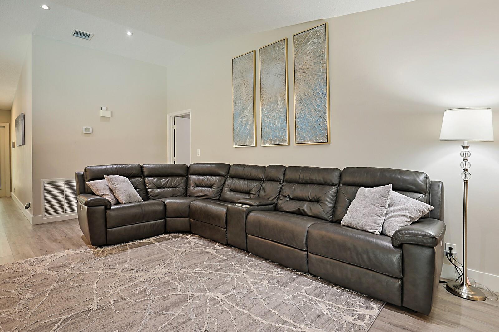 5142 NW 48th Ave