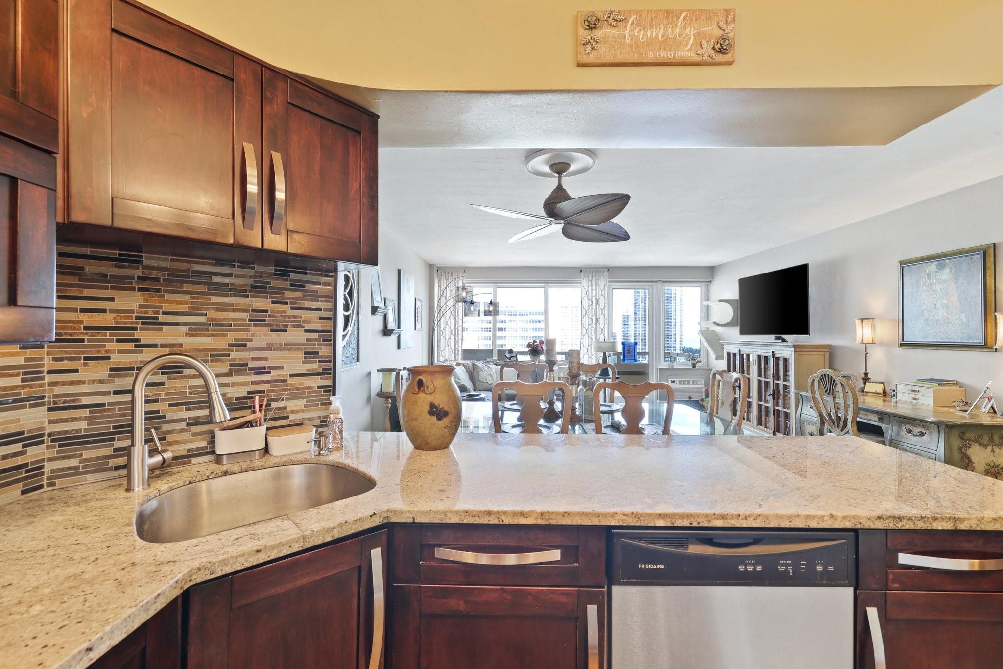 3233 NE 34th St Unit: 1512A