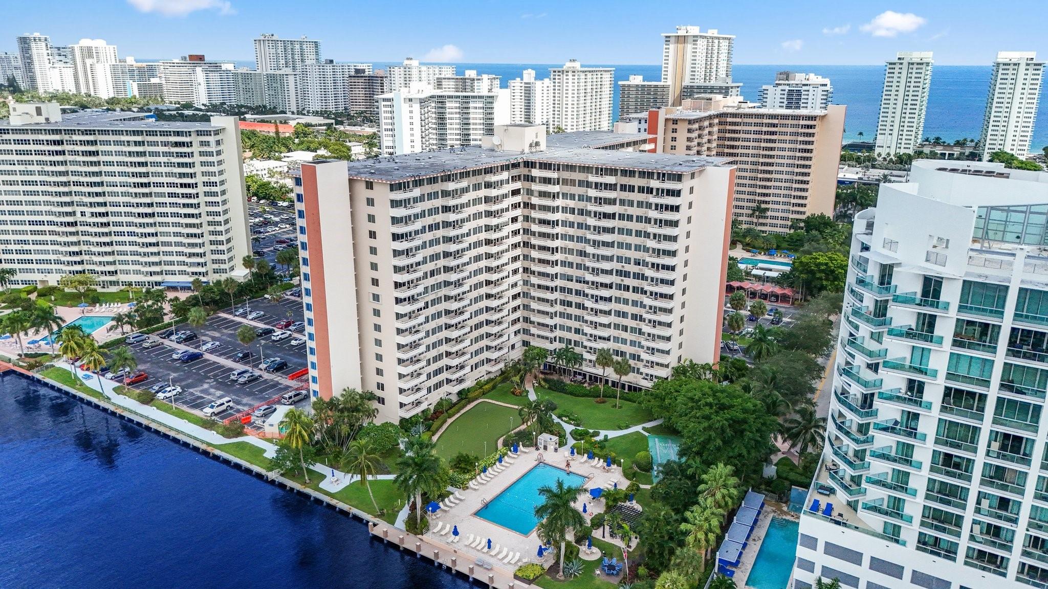 3233 NE 34th St Unit: 1512A