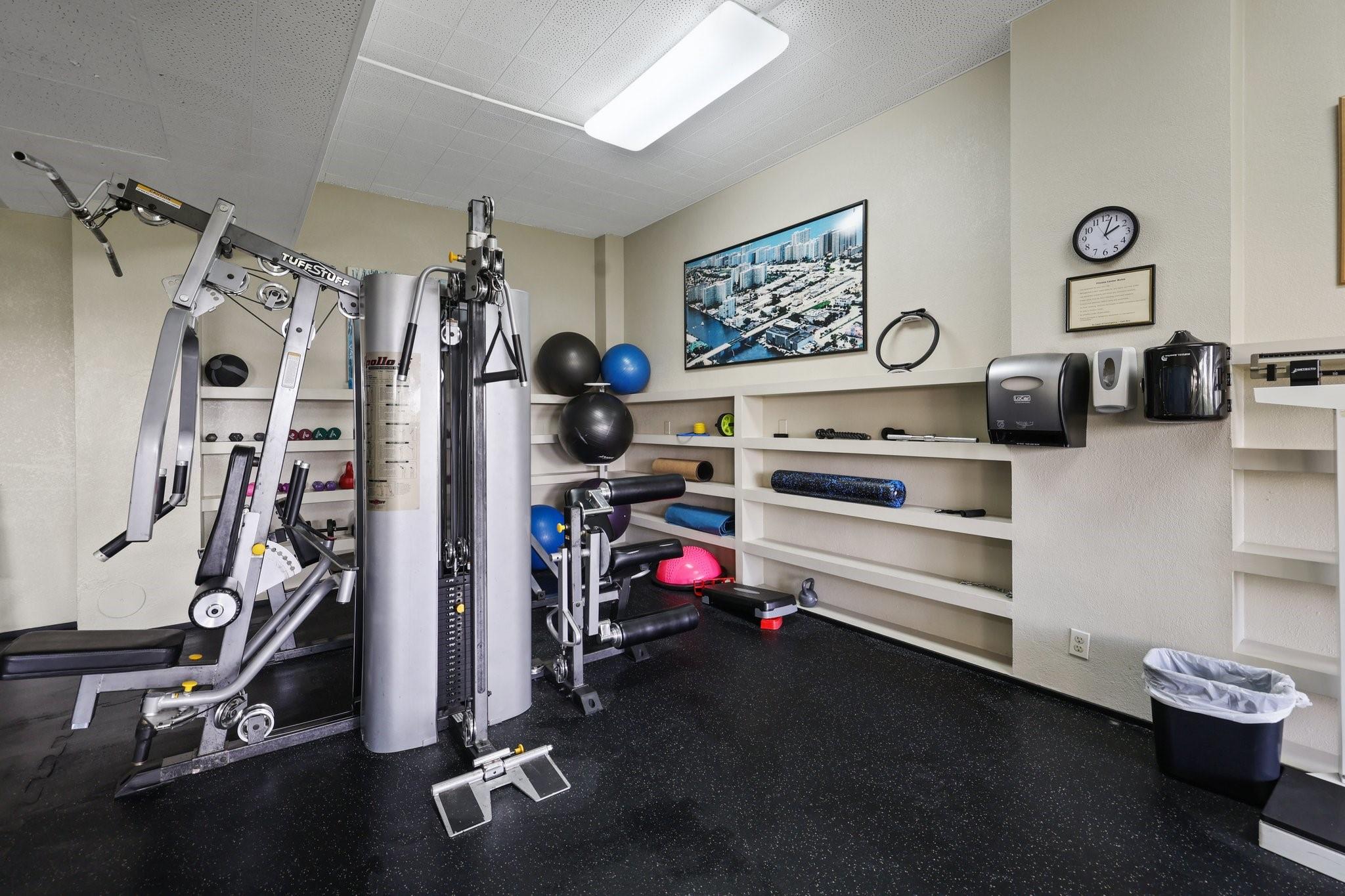 3233 NE 34th St Unit: 1512A