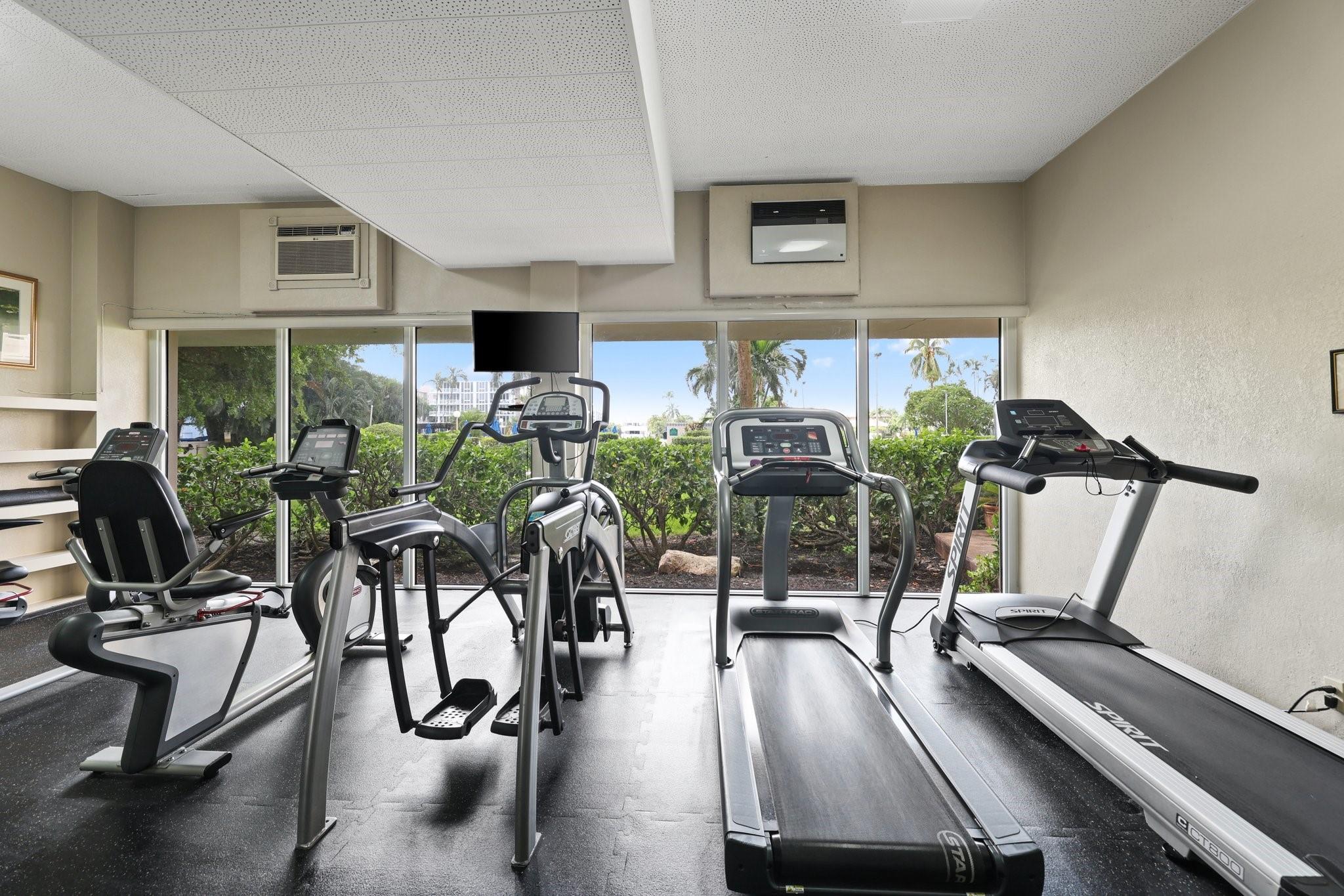 3233 NE 34th St Unit: 1512A