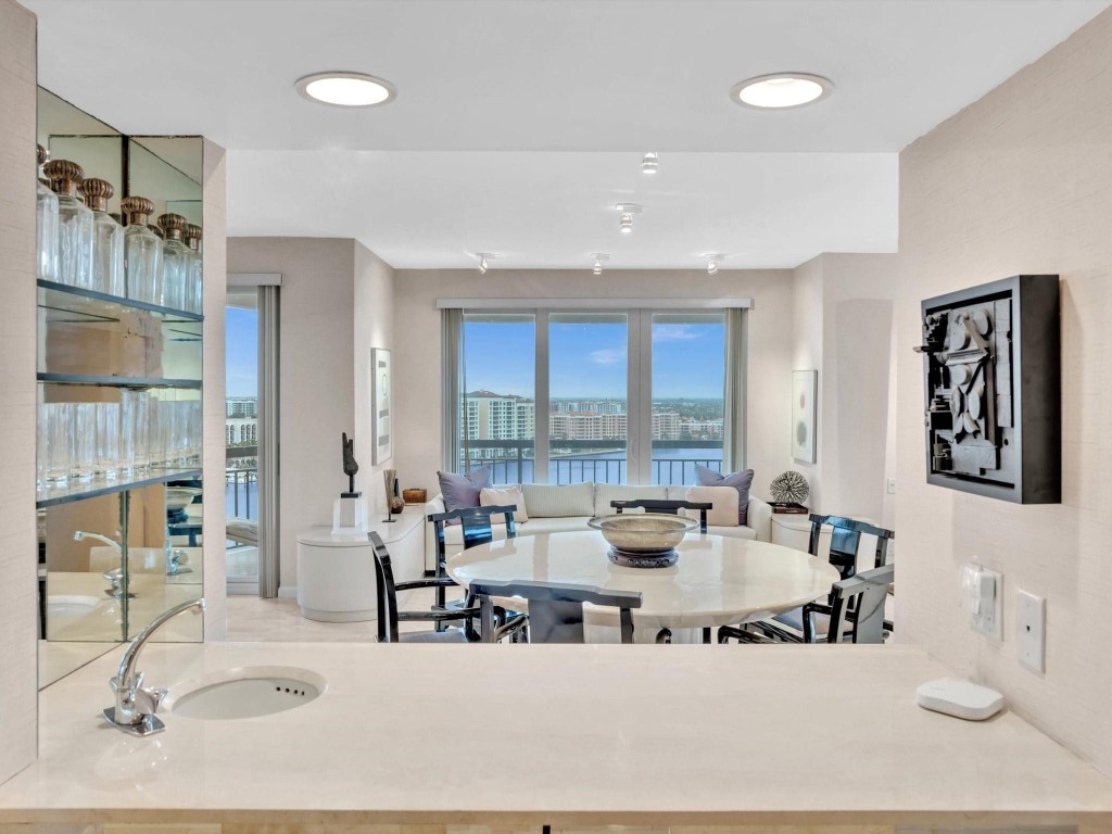 901 E Camino Real Ph-2B, Boca Raton Unit: Ph-2B