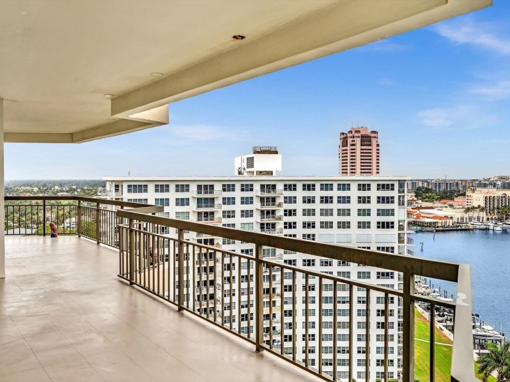 901 E Camino Real Ph-2B, Boca Raton Unit: Ph-2B