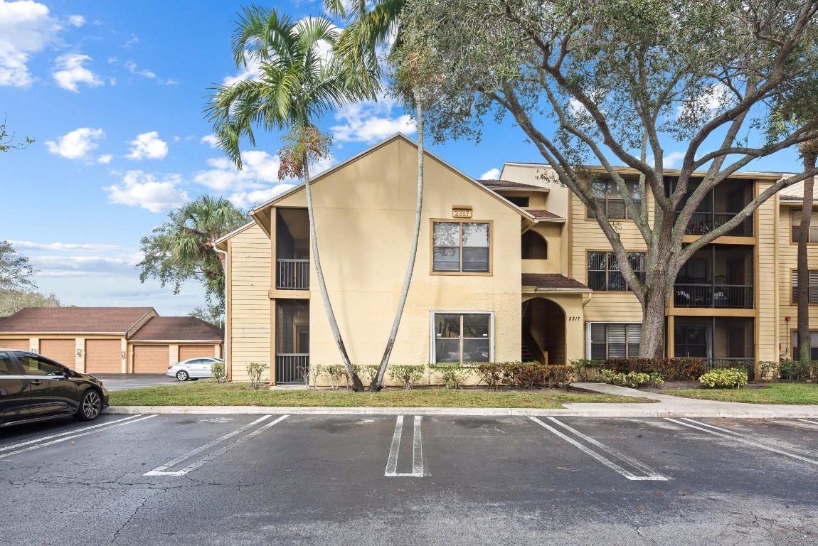 2317 N Congress 11 Avenue Unit: 11