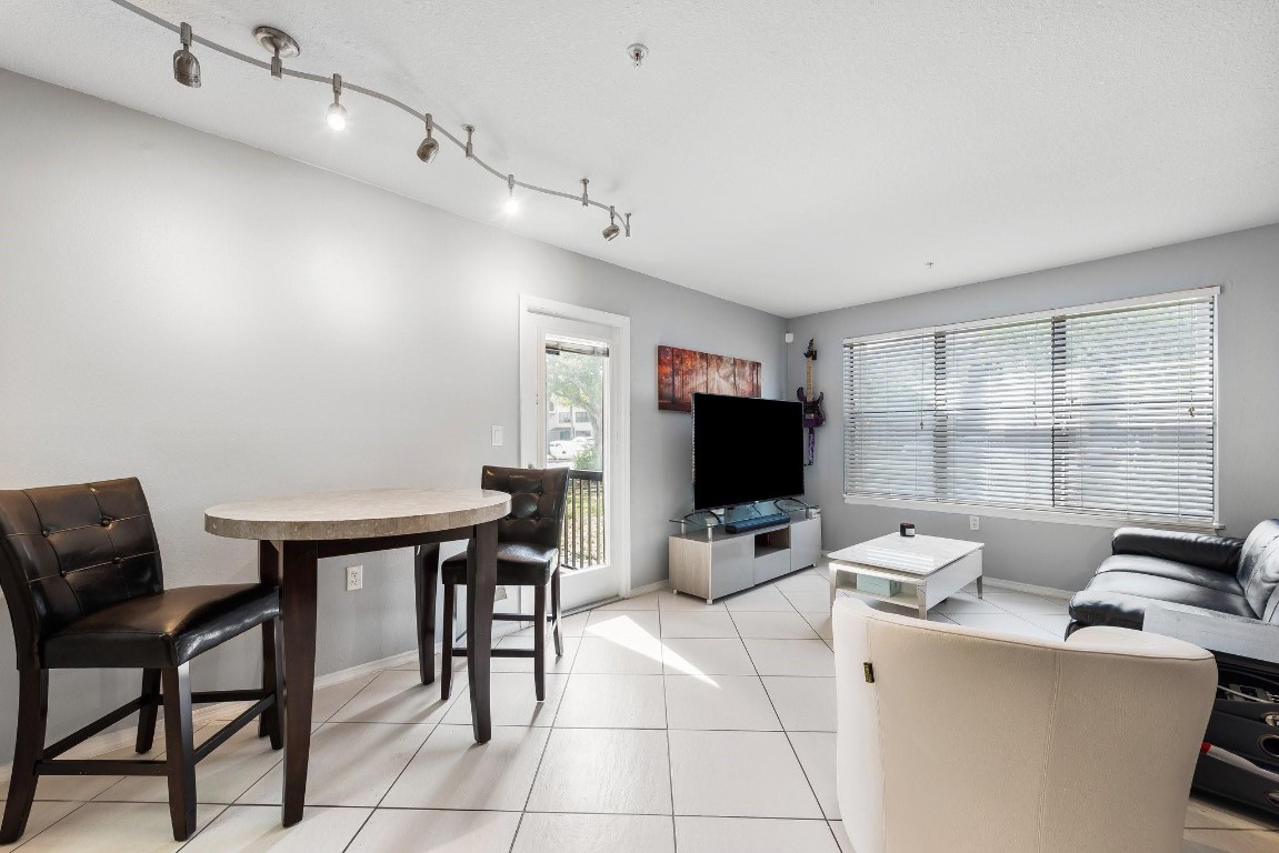 2317 N Congress 11 Avenue Unit: 11