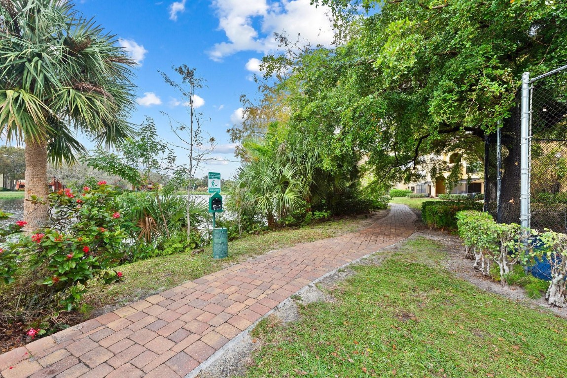 2317 N Congress 11 Avenue Unit: 11