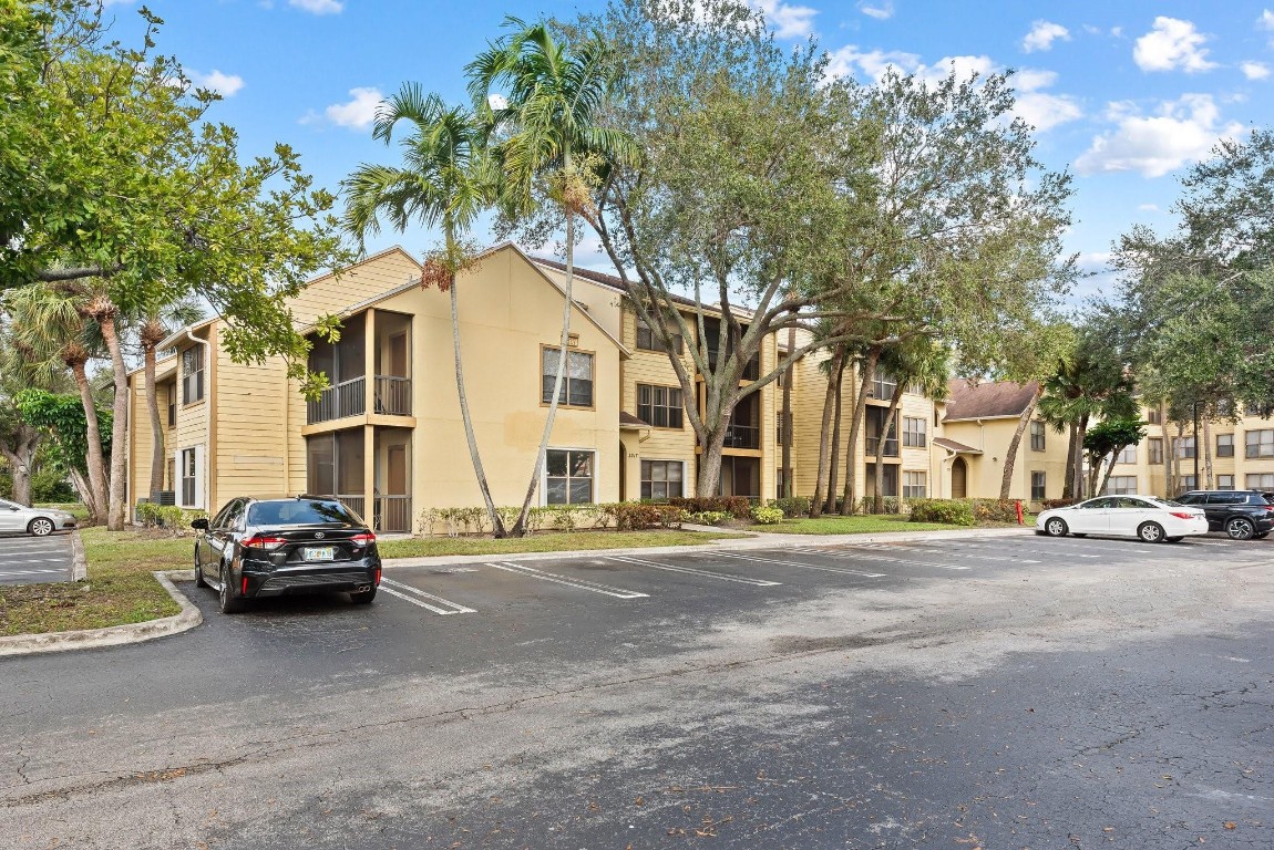 2317 N Congress 11 Avenue Unit: 11