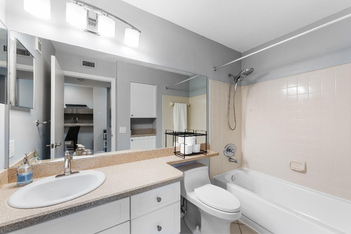 2317 N Congress 11 Avenue Unit: 11