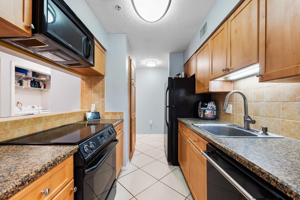 2317 N Congress 11 Avenue Unit: 11