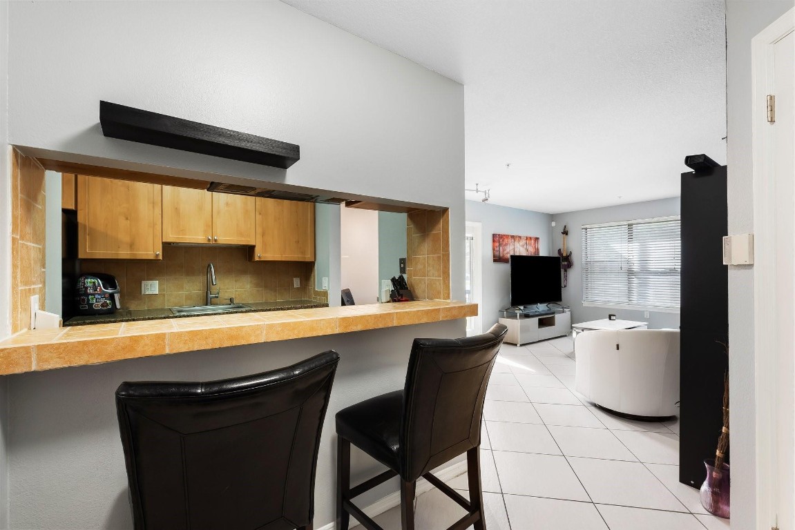 2317 N Congress 11 Avenue Unit: 11