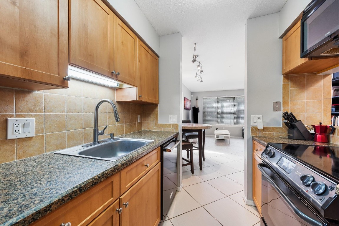 2317 N Congress 11 Avenue Unit: 11