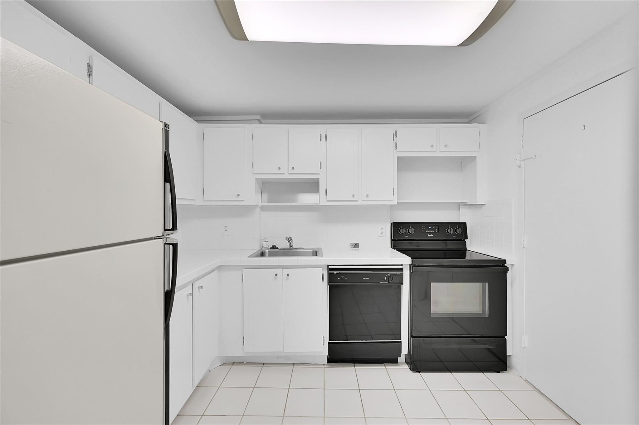 2000 S Ocean Boulevard 2P, Lauderdale-By-The-Sea Unit: 2P