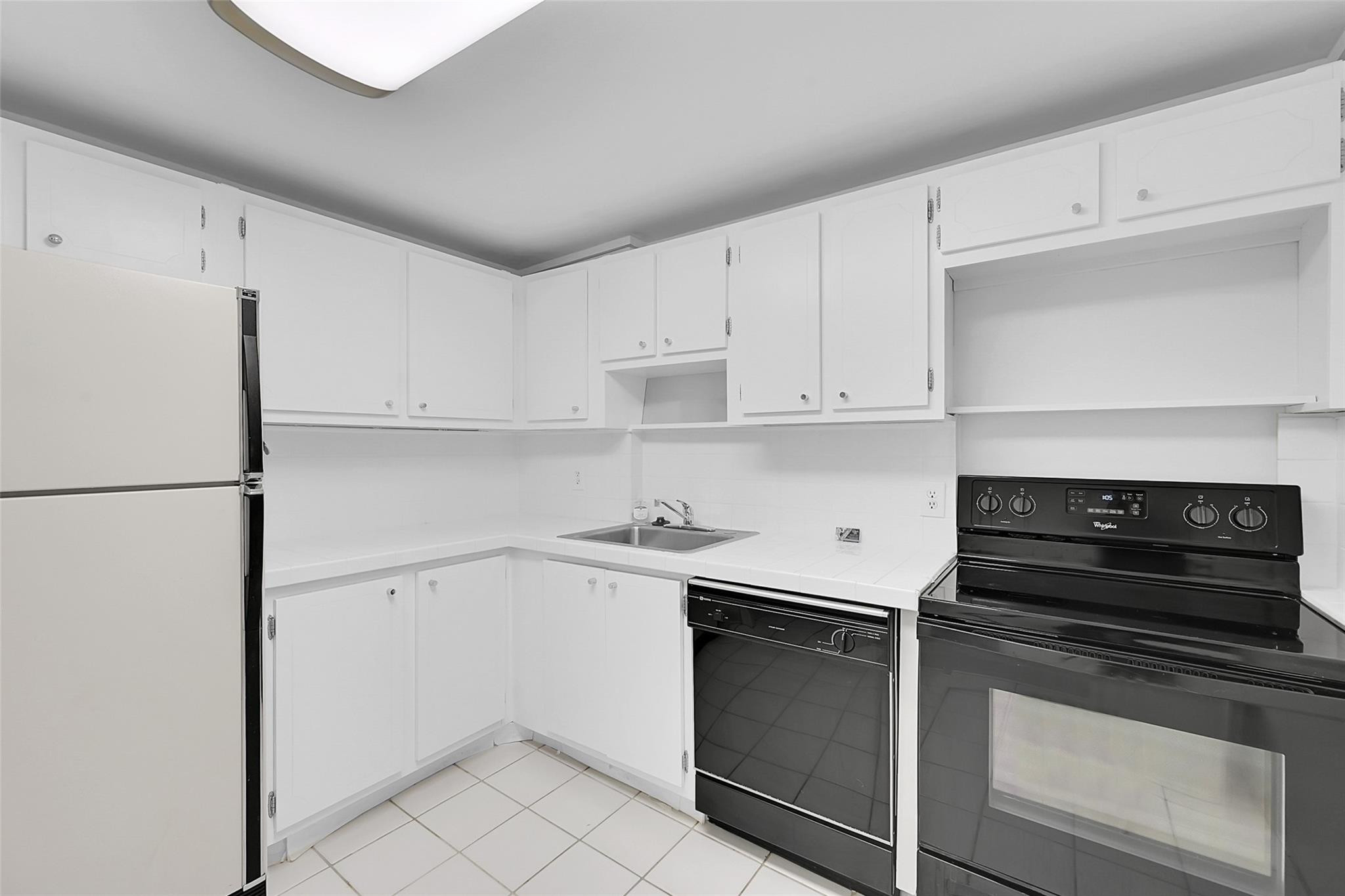 2000 S Ocean Boulevard 2P, Lauderdale-By-The-Sea Unit: 2P