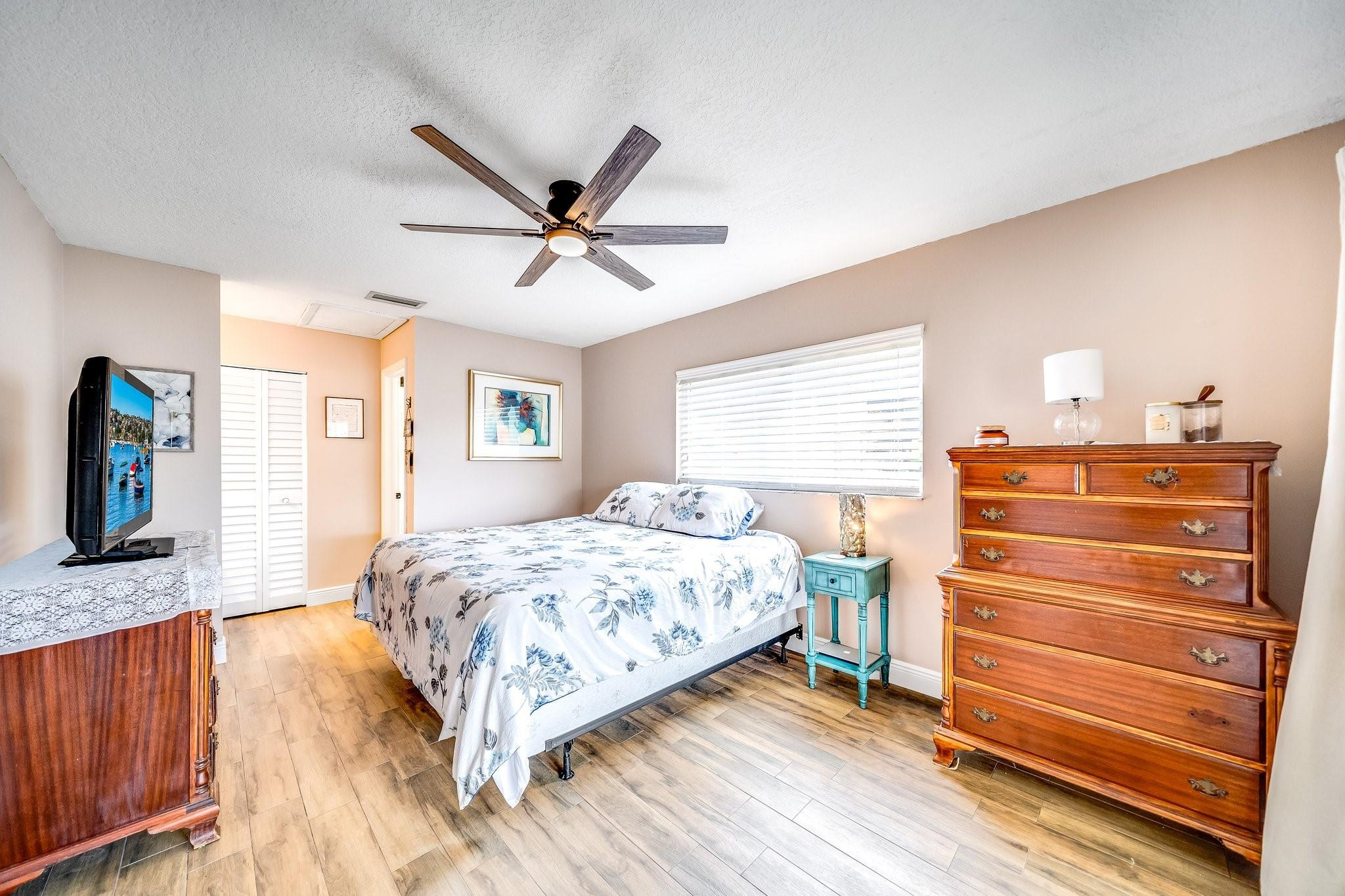 1260 NW 49th Ct
