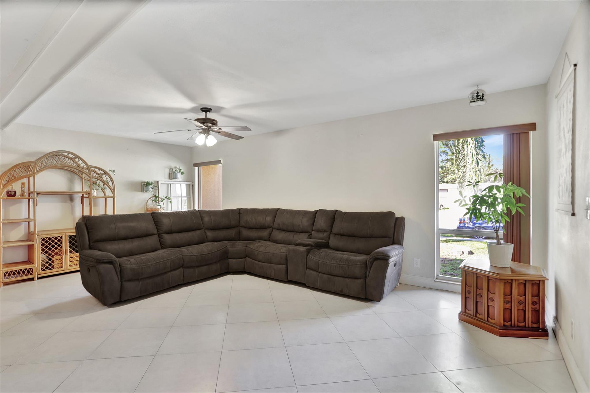 7702 NW 74th Ave