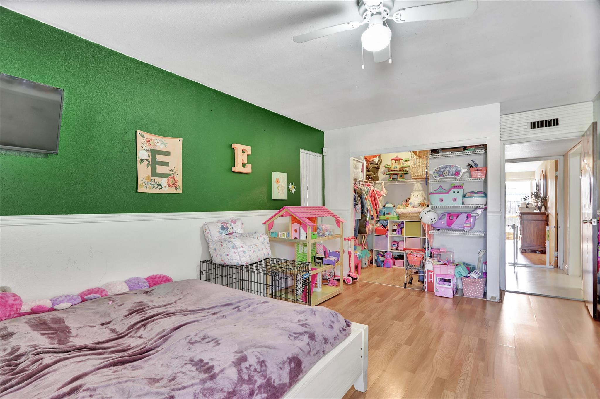 7702 NW 74th Ave