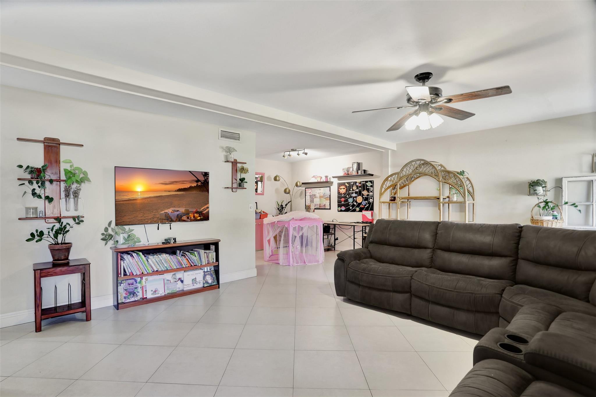 7702 NW 74th Ave