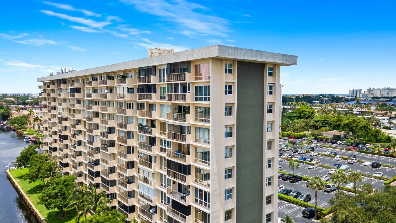 801 S Federal Highway 716