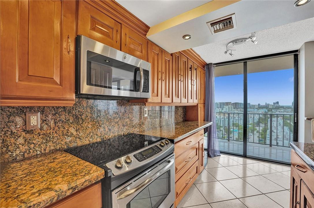 210 174th Street 1811, Sunny Isles Beach Unit: 1811