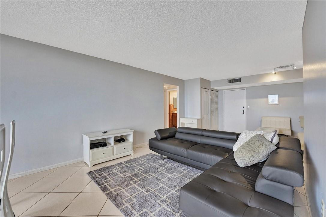210 174th Street 1811, Sunny Isles Beach Unit: 1811