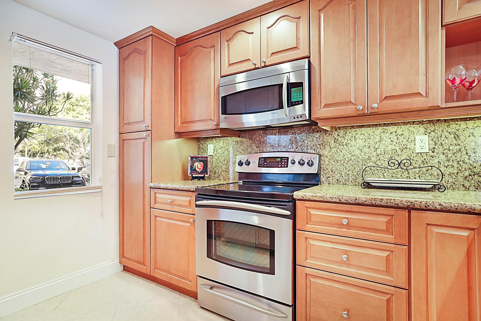 3180 NE 48th Ct 101