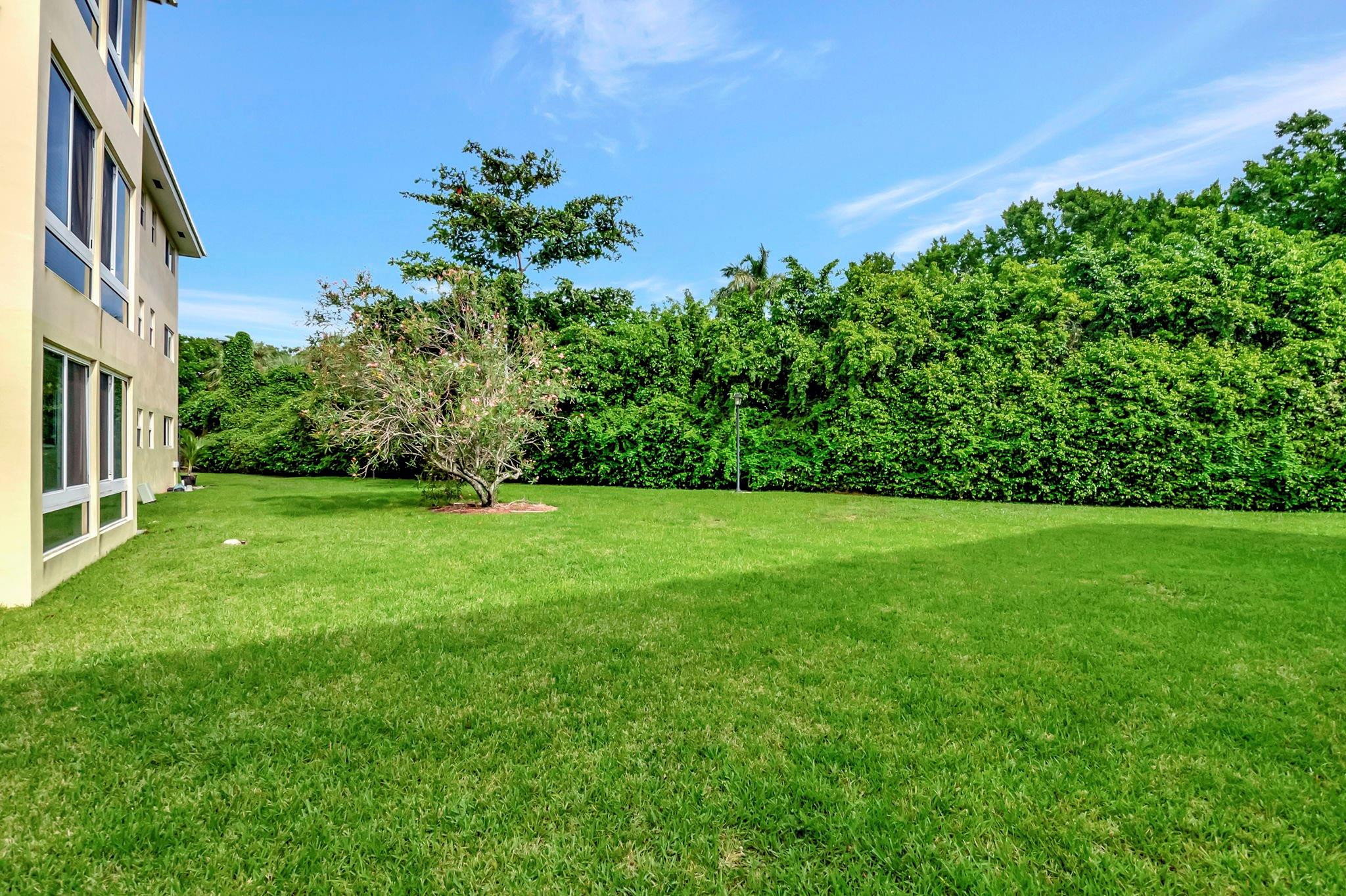15 Colonial Club Dr 105