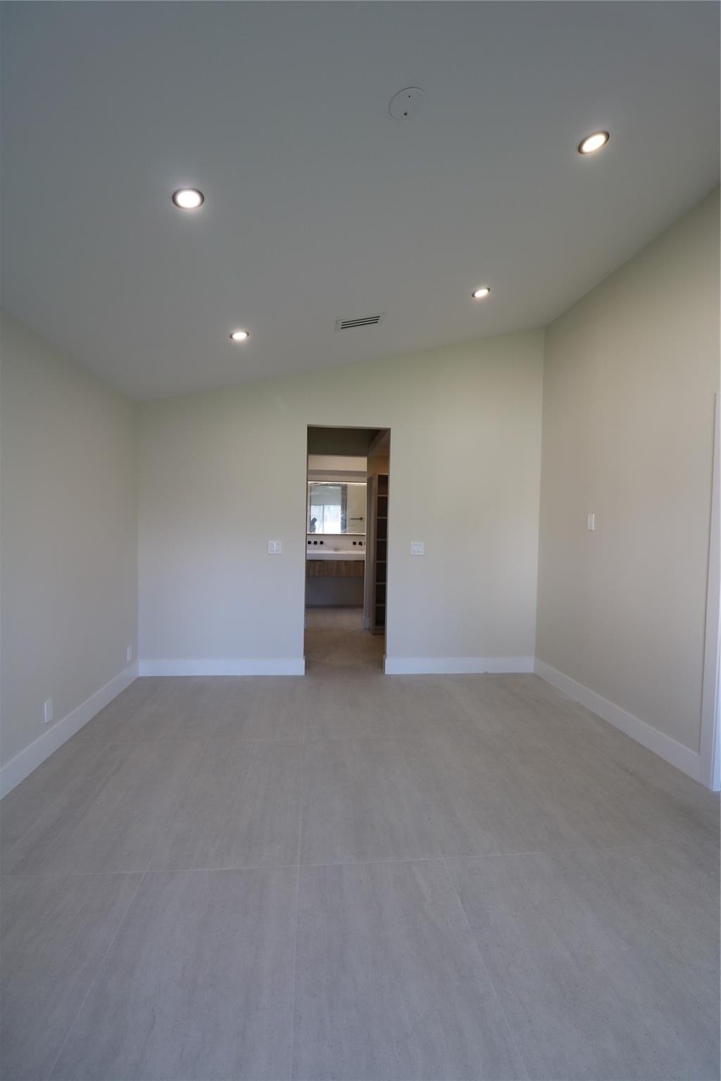 4645 NW 7th St